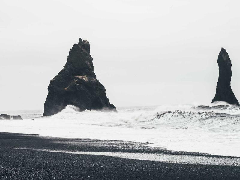 إدخال البيانات وإدارة المكاتب